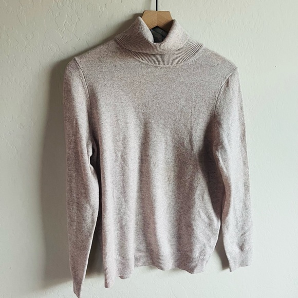Charter Club Women’s Tan 100% Cashmere Table Turtleneck Size L NWT Lux Glam Soft - Picture 4 of 6